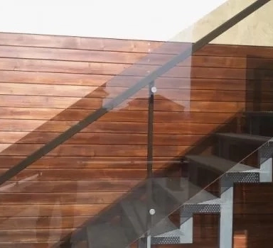 Polikarbonát oldalra