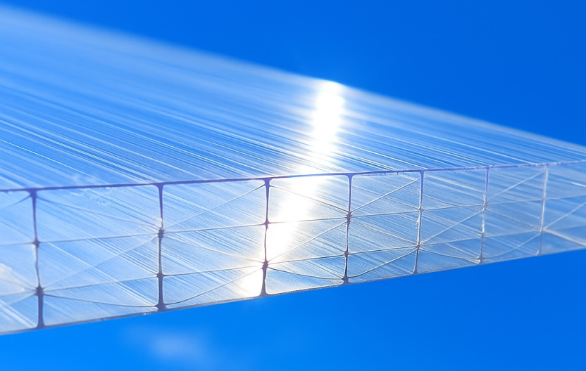 Üregkamrás polikarbonát lemezek